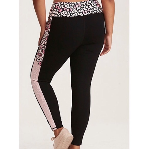 ❣️1 pair left❣️Torrid Hello Kitty active leggings - Picture 5 of 6